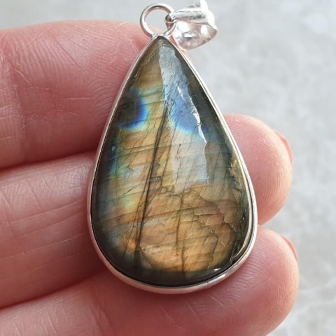 Labradorite pendant 31x20 mm no A389 Labradorite pendant 31x20 mm no A389