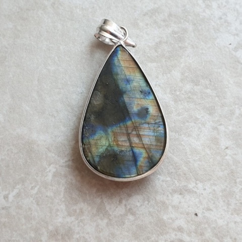 Labradorite pendant 31x20 mm no A389 Labradorite pendant 31x20 mm no A389