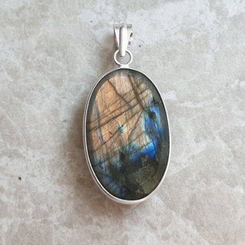 Labradorite pendant 31x20 mm no A393