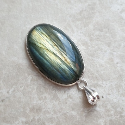 Labradorite pendant 32x21 mm no A385 Labradorite pendant 32x21 mm no A385