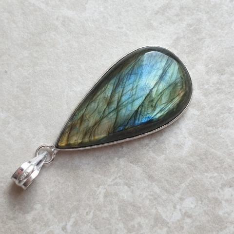 Labradorite pendant 35x19 mm no A384 Labradorite pendant 35x19 mm no A384
