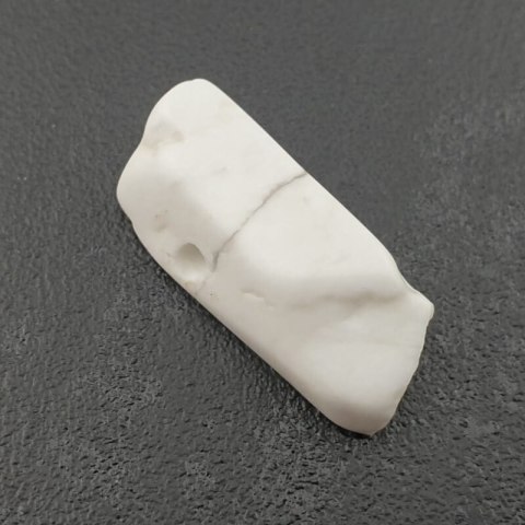 Howlite icicle 30x11 mm No 35 Howlite icicle 30x11 mm No 35