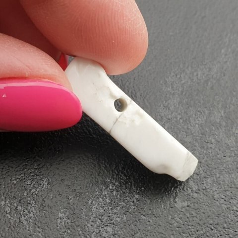 Howlite icicle 30x11 mm No 35 Howlite icicle 30x11 mm No 35