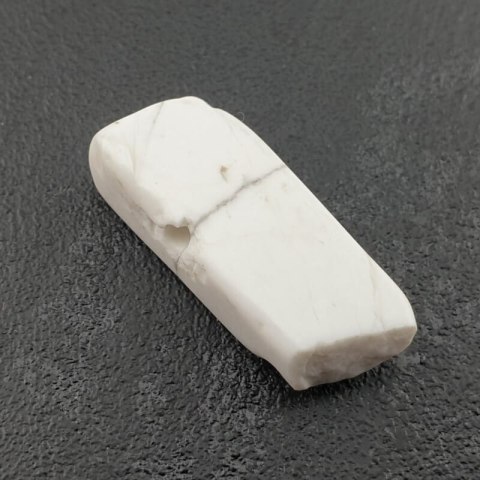 Howlite icicle 30x11 mm No 35 Howlite icicle 30x11 mm No 35