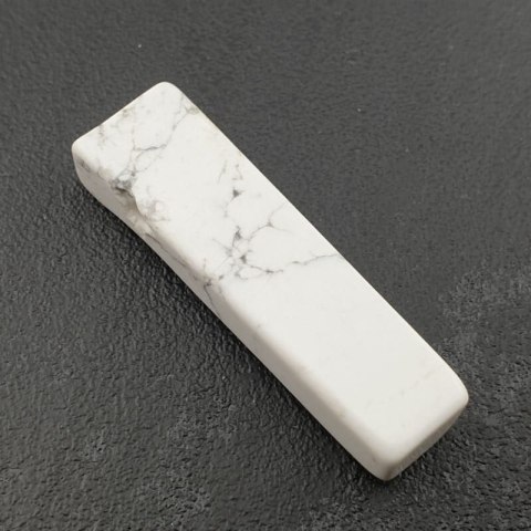 Howlite icicle 44x12 mm No 21 Howlite icicle 44x12 mm No 21