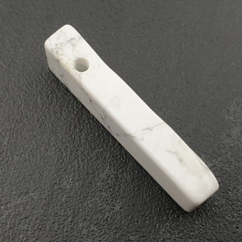 Howlite icicle 44x12 mm No 21 Howlite icicle 44x12 mm No 21