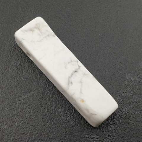 Howlite icicle 44x12 mm No 21 Howlite icicle 44x12 mm No 21