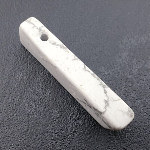 Howlite icicle 45x13 mm No 15 Howlite icicle 45x13 mm No 15
