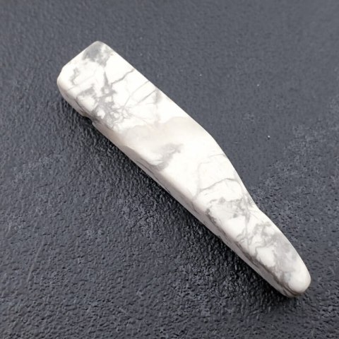 Howlite icicle 45x9 mm No 8 Howlite icicle 45x9 mm No 8