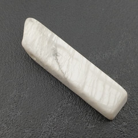 Howlite icicle 48x11 mm no. 24 Howlite icicle 48x11 mm no. 24