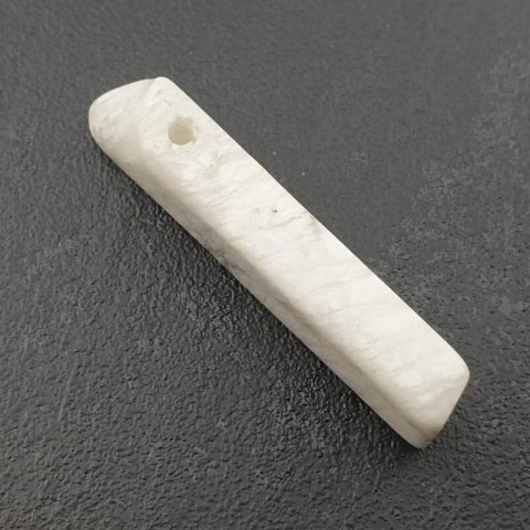 Howlite icicle 48x11 mm no. 24 Howlite icicle 48x11 mm no. 24
