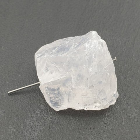 Kwarc bryłka z dziurką 27x23 mm nr 19 Kwarc bryłka z dziurką 27x23 mm nr 19