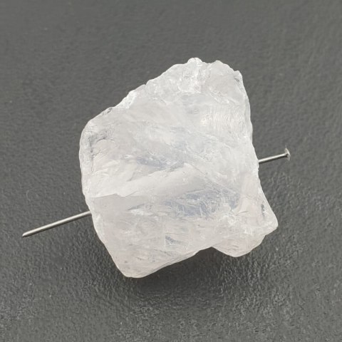 Kwarc bryłka z dziurką 27x23 mm nr 19 Kwarc bryłka z dziurką 27x23 mm nr 19