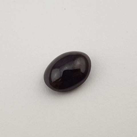 Granat gwiaździsty kaboszon 12x9 mm nr 54 Granat gwiaździsty kaboszon 12x9 mm nr 54