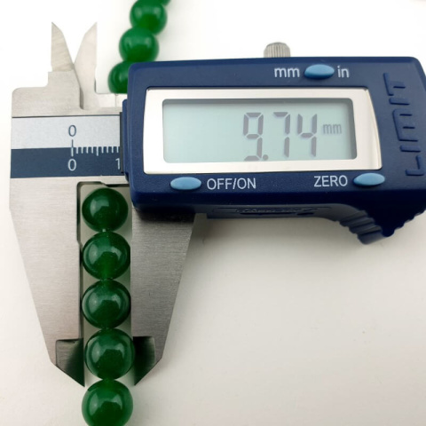 Jade green ball 10 mm strand Jade green ball 10 mm strand