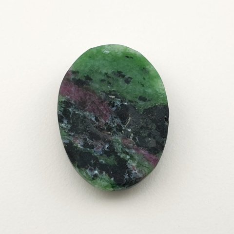 Zoisyt z rubinem kaboszon 29x20 mm nr 56 Zoisyt z rubinem kaboszon 29x20 mm nr 56
