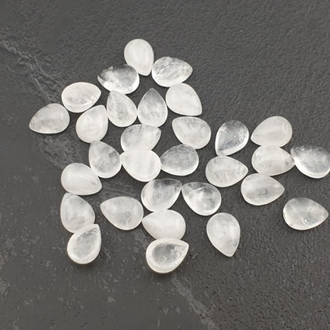 Kwarc kaboszon łezka 8x6mm 1 szt Kwarc kaboszon łezka 8x6mm 1 szt