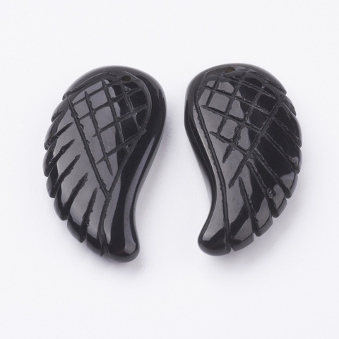 Czarny agat skrzydło z dziurką 36x17 mm 1 szt Czarny agat skrzydło z dziurką 36x17 mm 1 szt