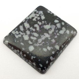 Kammererite cabochon 2.9x2.6 cm no 6