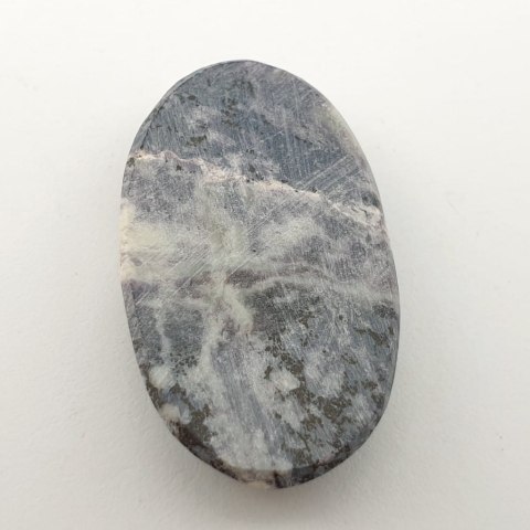 Kammererite cabochon 3.6x2.1 cm no. 8 Kammererite cabochon 3.6x2.1 cm no. 8