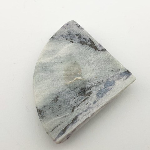 Kammererite cabochon 4.0x3.1 cm no 14 Kammererite cabochon 4.0x3.1 cm no 14