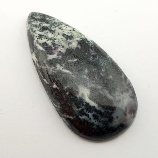 Kammererite cabochon 4.1x2.0 cm no. 13