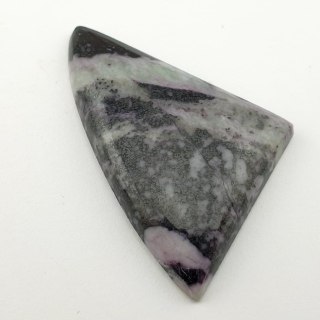 Kammererite cabochon 4.3x2.6 cm no. 7