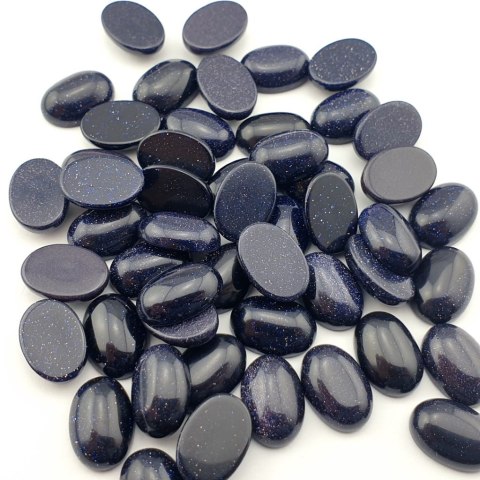 Noc Kairu kaboszon 14x10 mm 1 szt Noc Kairu kaboszon 14x10 mm 1 szt