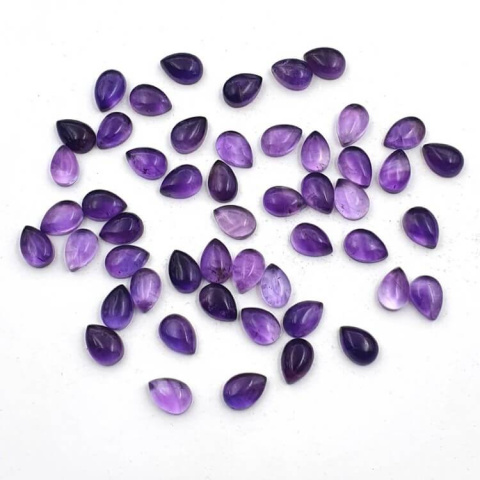 Ametyst kaboszon łezka 9x6 mm 1 szt Ametyst kaboszon łezka 9x6 mm 1 szt