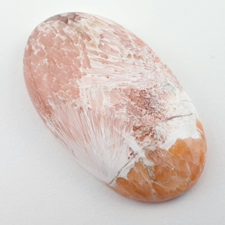 Skolecyt różowy kaboszon 4,1x2,4 cm nr 32