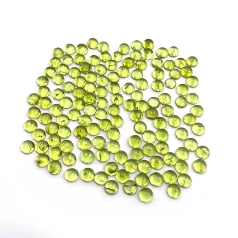 Perydot oliwin kaboszon fi 5 mm 1 szt Perydot oliwin kaboszon fi 5 mm 1 szt