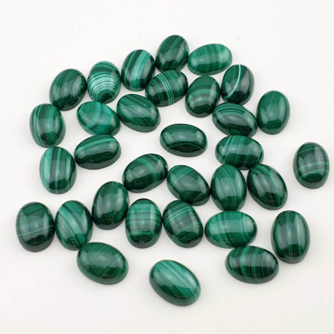 Malachit kaboszon 14x10 mm 1 szt Malachit kaboszon 14x10 mm 1 szt