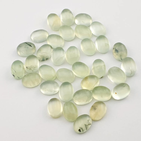 Prehnite cabochon 8x6 mm 1 pc Prehnite cabochon 8x6 mm 1 pc