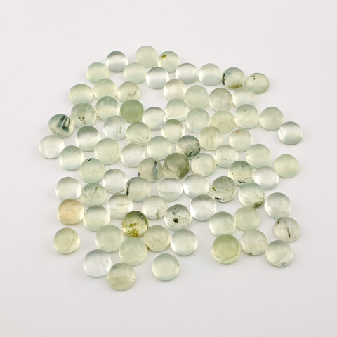 Prehnite cabochon dia. 6 mm 1 pc Prehnite cabochon dia. 6 mm 1 pc