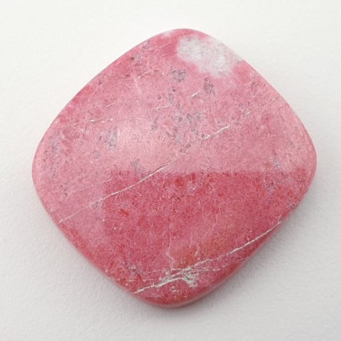 Thulite cabochon 27x26 mm no 31 Thulite cabochon 27x26 mm no 31
