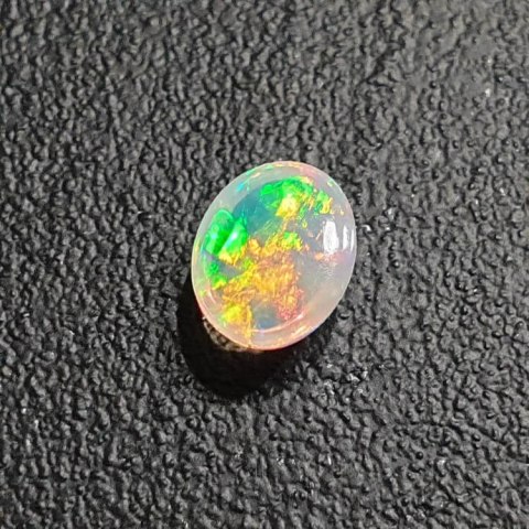Opal from Ethiopia cabochon 9x7 mm no 341 Opal from Ethiopia cabochon 9x7 mm no 341