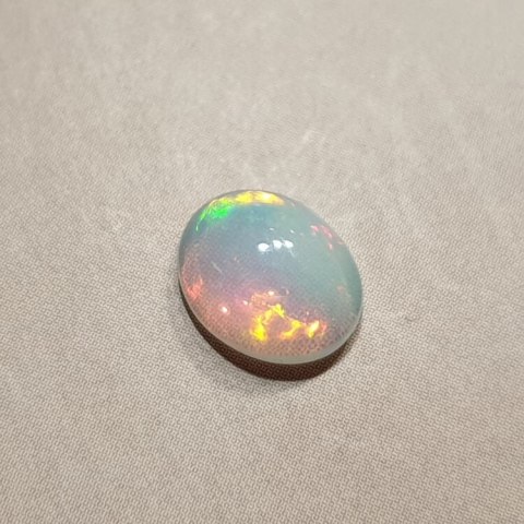 Opal from Ethiopia cabochon 9x7 mm no 347 Opal from Ethiopia cabochon 9x7 mm no 347