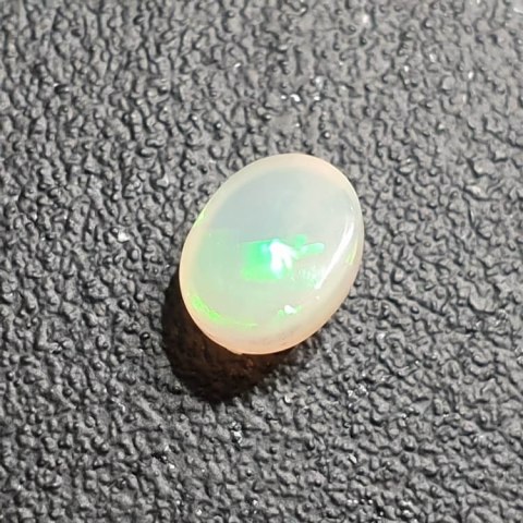Opal from Ethiopia cabochon 9x7 mm no 352 Opal from Ethiopia cabochon 9x7 mm no 352