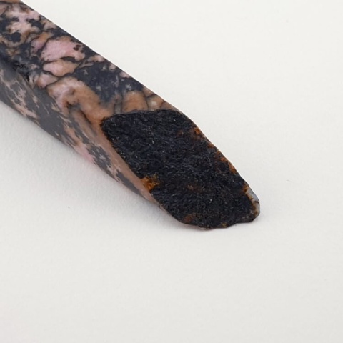 Rhodonite black icicle 44x9 mm no 47 Rhodonite black icicle 44x9 mm no 47