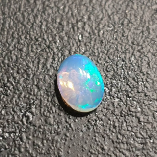 Opal z Etiopii kaboszon 8x6 mm nr 383