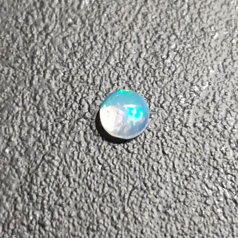 Opal from Ethiopia cabochon dia. 5 mm no 487 Opal from Ethiopia cabochon dia. 5 mm no 487