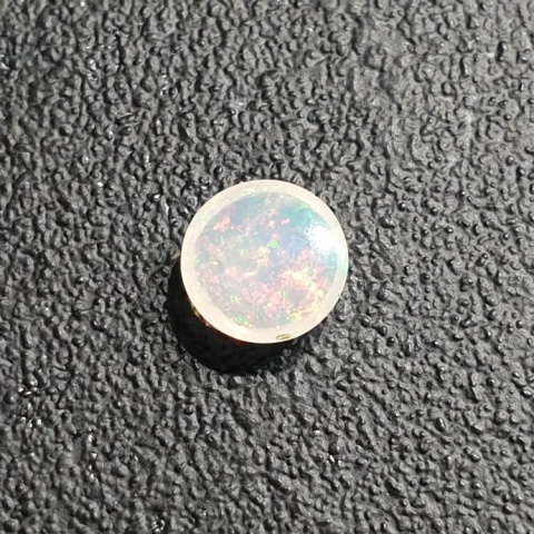 Opal from Ethiopia cabochon dia. 7 mm no 413 Opal from Ethiopia cabochon dia. 7 mm no 413