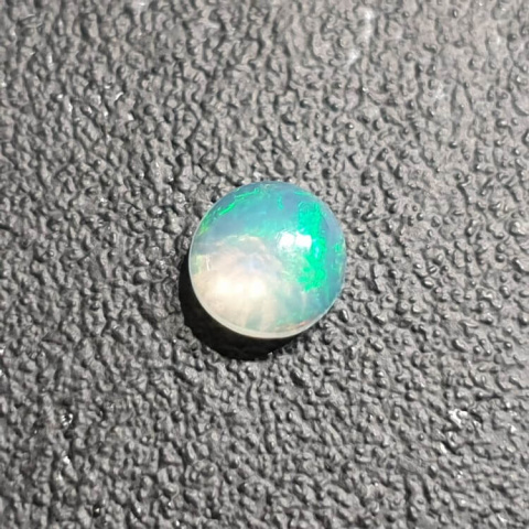 Opal z Etiopii kaboszon fi 7 mm nr 416 Opal z Etiopii kaboszon fi 7 mm nr 416