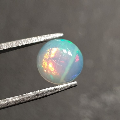Opal from Ethiopia cabochon fi 7 mm no 420 Opal from Ethiopia cabochon fi 7 mm no 420