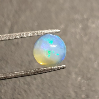 Opal from Ethiopia cabochon fi 7 mm no 424