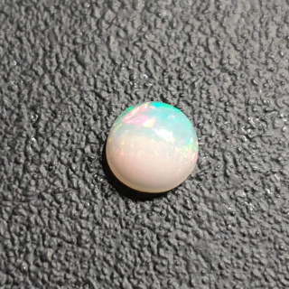 Opal from Ethiopia cabochon fi 7 mm no 425