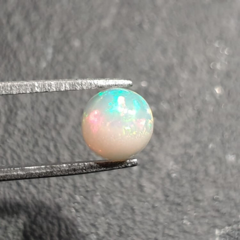 Opal from Ethiopia cabochon fi 7 mm no 425 Opal from Ethiopia cabochon fi 7 mm no 425
