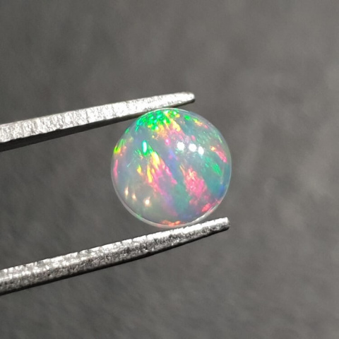 Opal from Ethiopia cabochon fi 7 mm no 426 Opal from Ethiopia cabochon fi 7 mm no 426