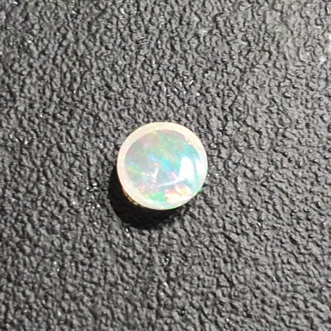 Opal from Ethiopia cabochon fi 7 mm no 426 Opal from Ethiopia cabochon fi 7 mm no 426
