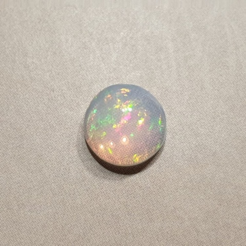Opal from Ethiopia cabochon dia. 8 mm no 401 Opal from Ethiopia cabochon dia. 8 mm no 401